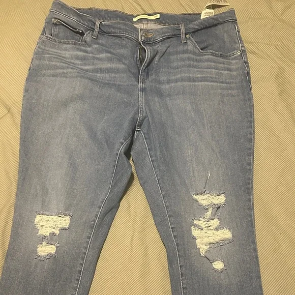 Levi's Women's Light Blue Straight Leg Jeans - Picture 5 of 5